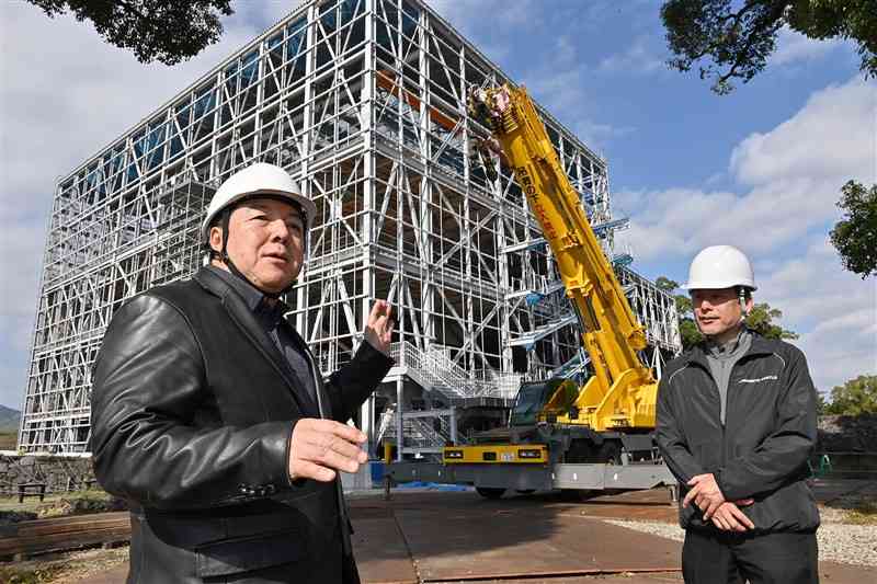 宇土櫓、創建時の威容を 歴史作家・伊東潤さん、熊本城を歩く 宇土城