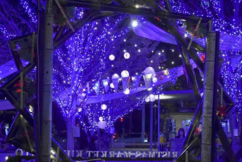 JR熊本駅前のクリスマスマーケット