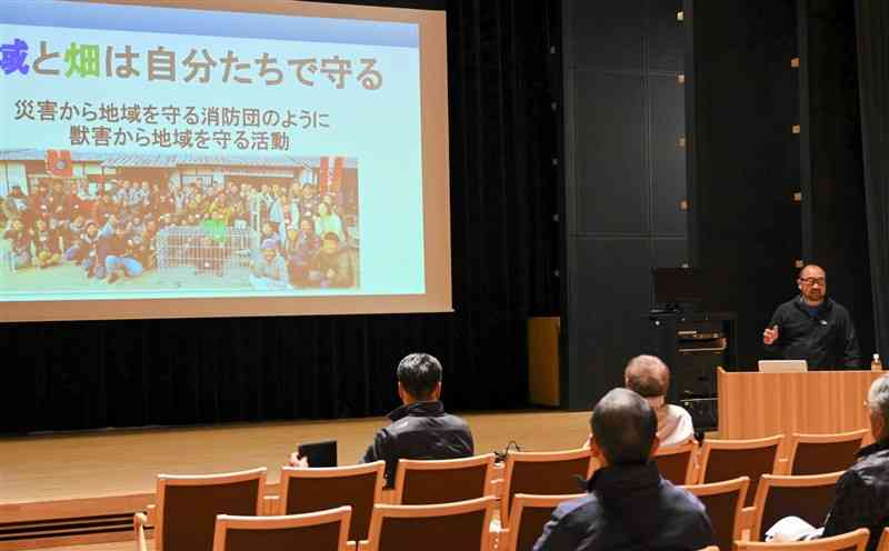 集落単位での取り組みを促した有害鳥獣対策の町民勉強会＝11月29日、南小国町