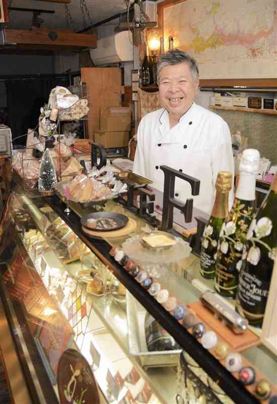 ベル・エポックの店主、髙宮和人さん＝1日、熊本市西区