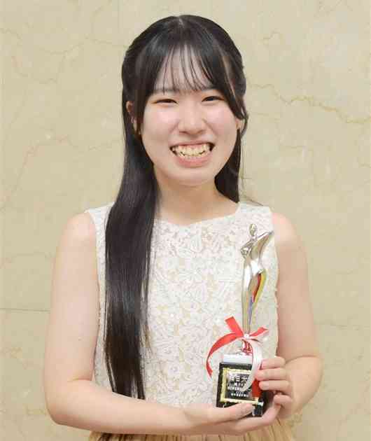 第56回熊日学生音楽コンクールでグランプリを受賞した泉家梨紗さん＝10日、熊本市中央区