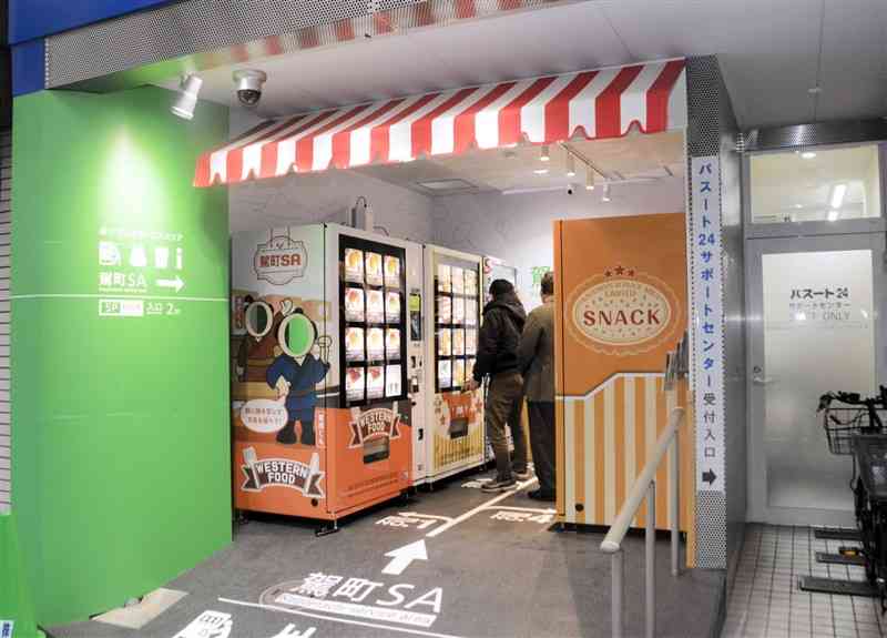 県内の名店が手がける冷食を中心に販売する「駕町SA」＝19日、熊本市中央区