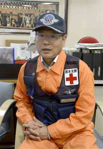 　◇<b>しんなが・りゅういち</b>　１９６３年、熊本市北区植木町生まれ。９５年に赤十字飛行隊に入隊し、２０１１年に４代目熊本支隊長に就任。現在は赤十字飛行隊本部の副隊長も務める。「九建」代表取締役。