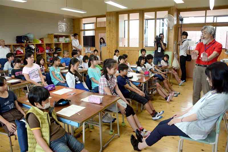 熊本地震で被災した益城町の広安西小の児童が受けた心のケアの授業。具体的な避難行動やイライラへの対処法を学んだ＝2016年6月