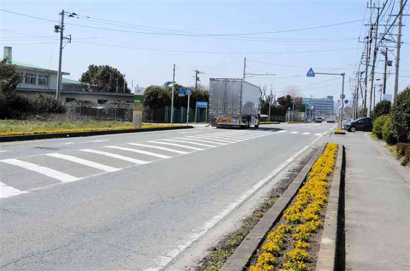 大津町が4車線化を進める方針を明らかにした町道三吉原北出口線＝15日、同町