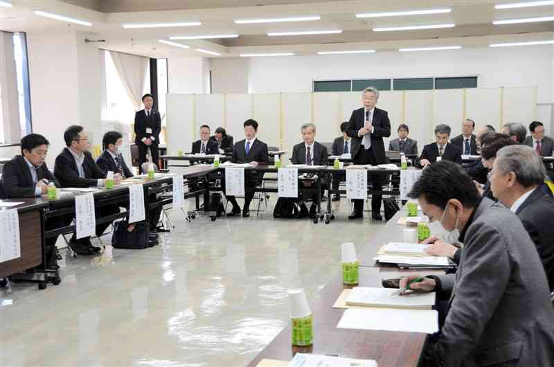 トラック運送業者の長時間労働の改善を検討する協議会＝15日、熊本市東区