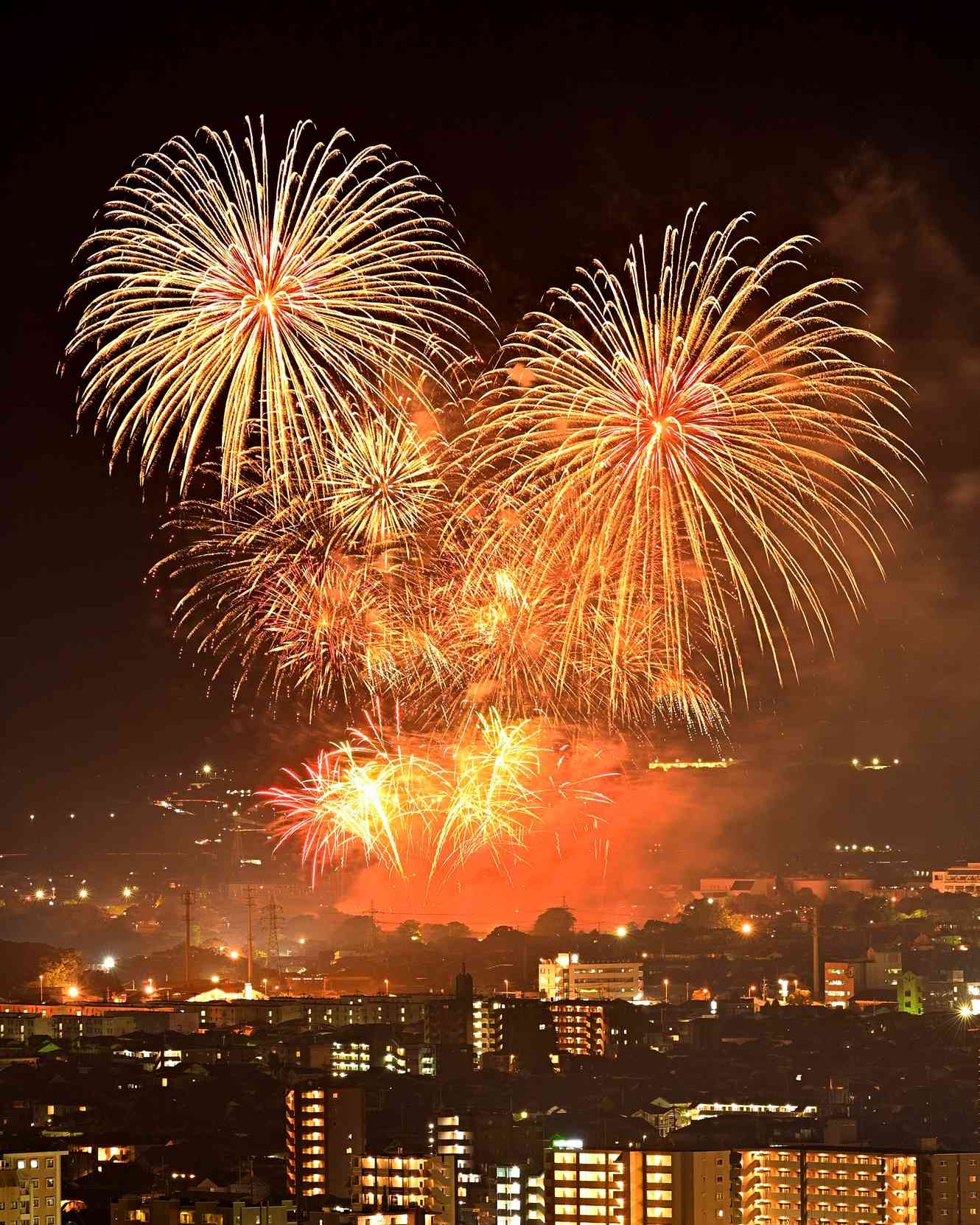 大輪の花火が夜空を彩った2023年8月の江津湖花火大会