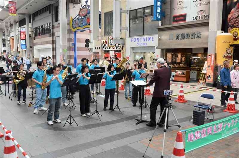 吹奏楽の4団体が出演したチャリティーコンサート＝14日、熊本市中央区