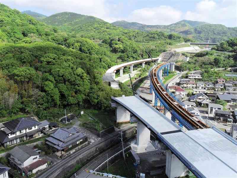 2025年度中の開通を目指す西環状道路池上工区は主に金峰山山系東側山麓部を通る＝4月、熊本市西区（熊本市提供）