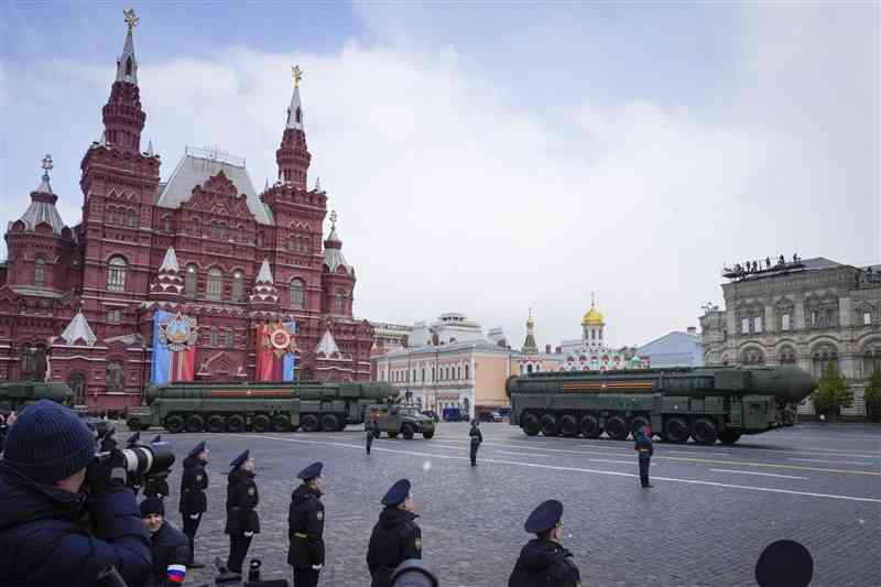 今年の5月9日、ロシア・モスクワで行われた対ドイツ戦勝記念日の軍事パレード（AP＝共同）