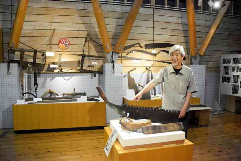 山江村歴史民俗資料館で始まった「やまの道具展」＝8日