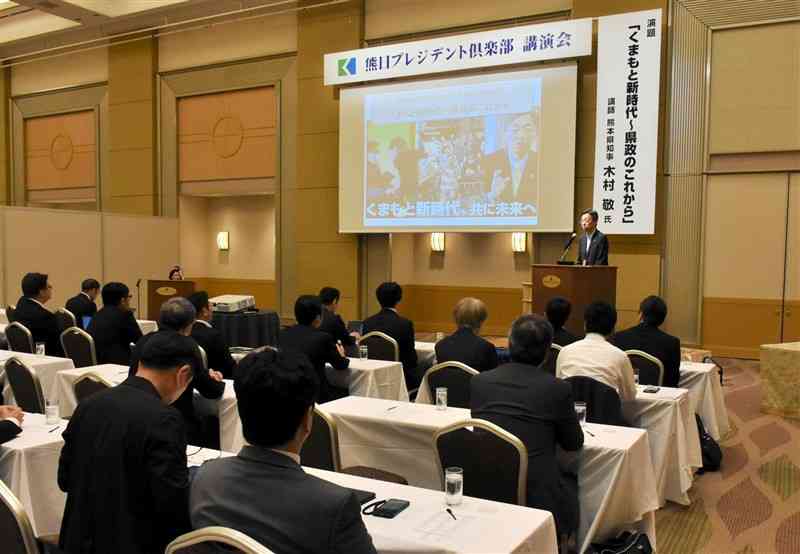 木村敬知事が講演した「熊日プレジデント俱楽部」の交流会＝13日、熊本市中央区