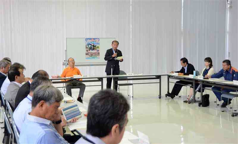 来年の第30回大会日程などを決めた九州国際スリーデーマーチ実行委員会の総会＝25日、八代市