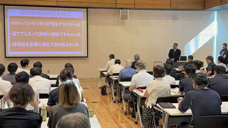 八代市役所で開かれたBCP（事業継続計画）セミナー＝4日