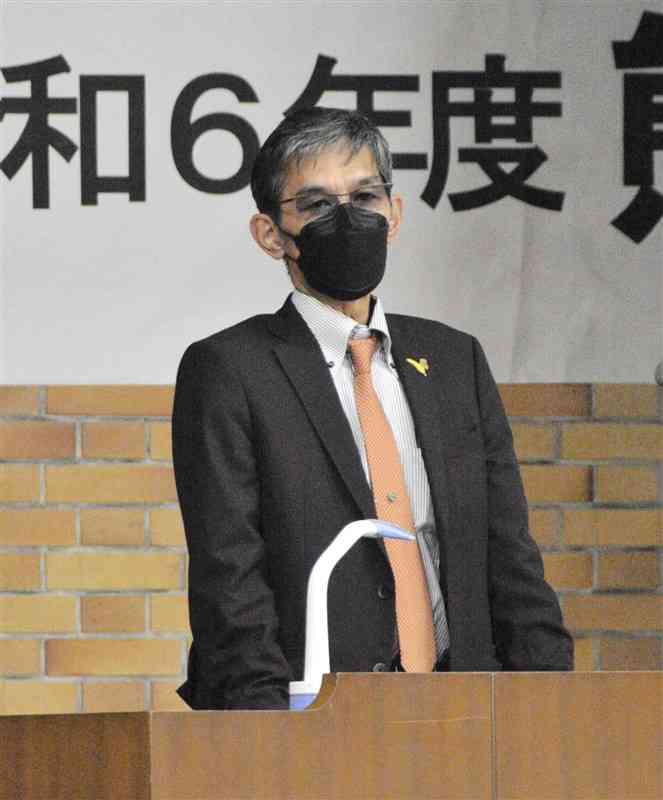 再犯防止をテーマに講演する中溝茂寿さん＝23日、熊本市中央区