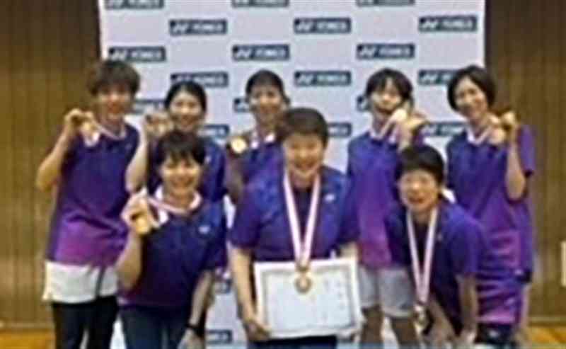 全日本レディースバドミントン選手権クラブ対抗の部で優勝したぶきっちょ俱楽部