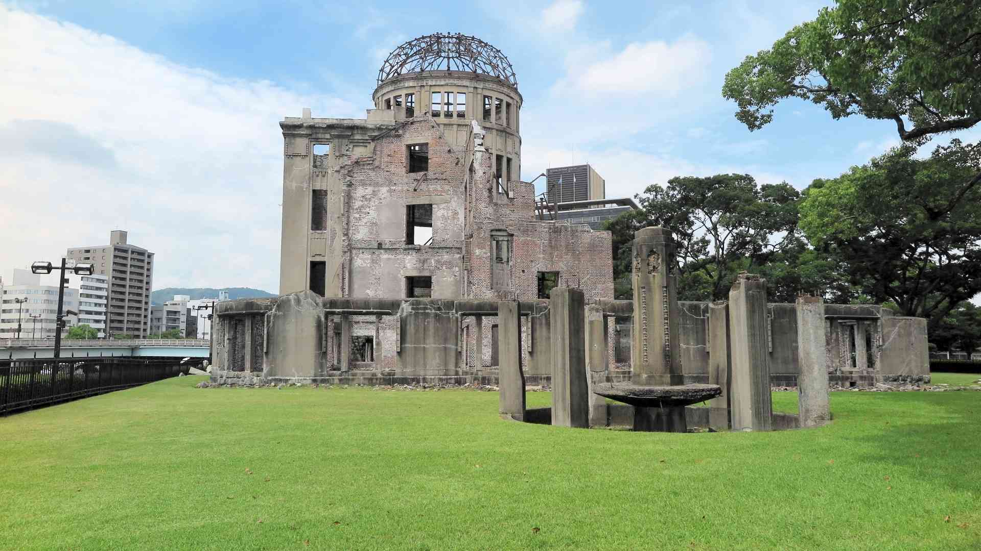 広島原爆ドーム。平和について考えるきっかけにしてもらいたいとい筆者は願う