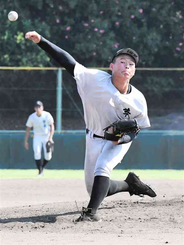 シート打撃に登板した幸碧唯＝3日、兵庫県