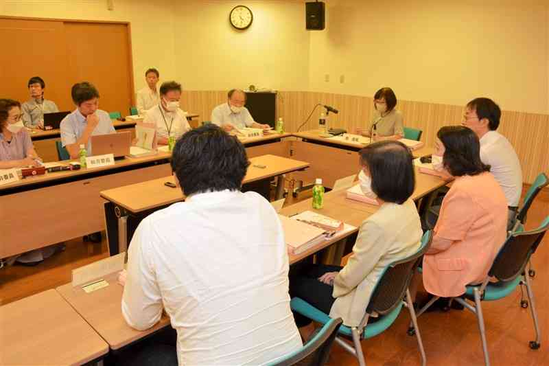 真実告知の在り方などを議論した検討会＝10日、熊本市西区