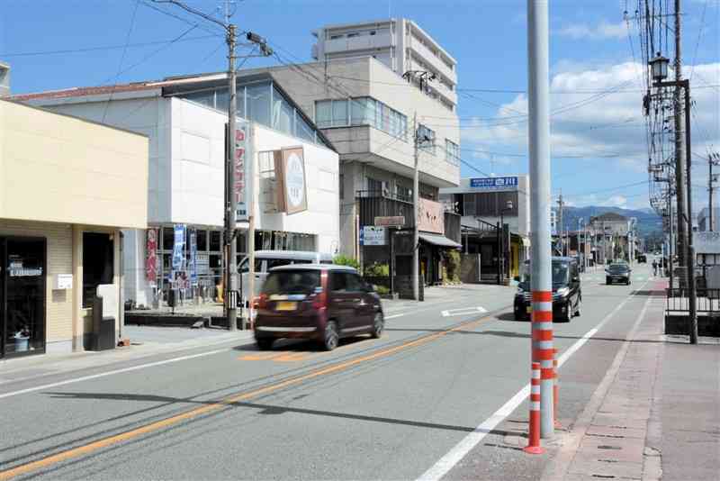 商業地の基準地価の上昇率が全国1位だった大津町大津の商店街＝17日