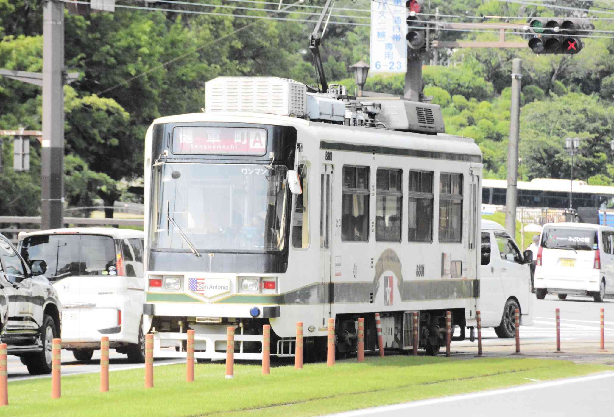 熊本市の中心部を走る市電