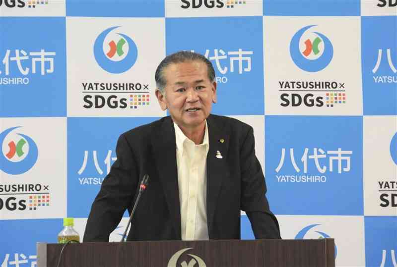 台湾・新竹市と友好交流協定を結ぶ方針を明らかにした八代市の中村博生市長＝5日、八代市