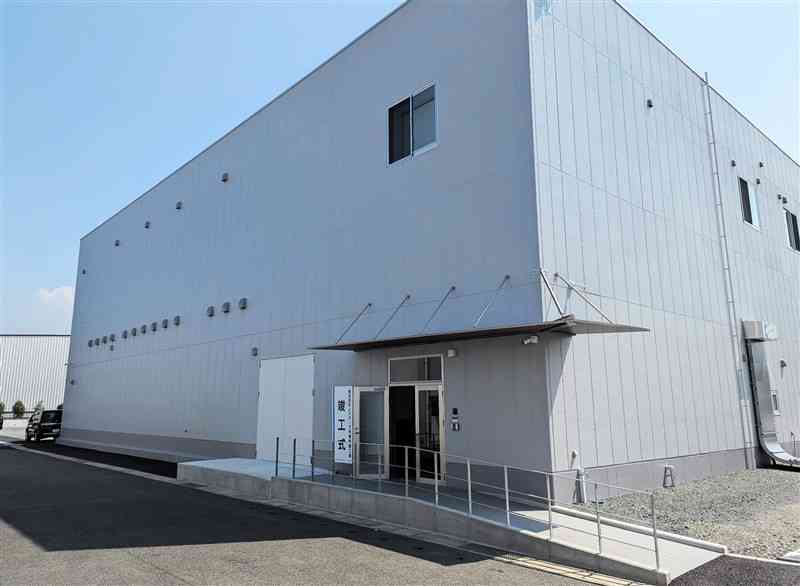 レスターが新たに整備した半導体製品の信頼性試験施設3号棟＝6日、大津町