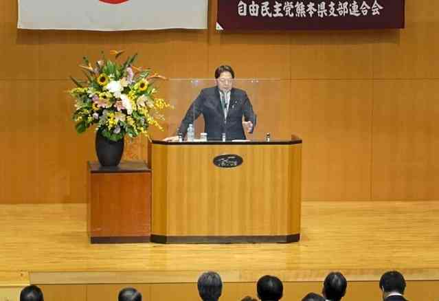 講演会で自民党総裁選への決意を語る林芳正官房長官＝8日、熊本市中央区