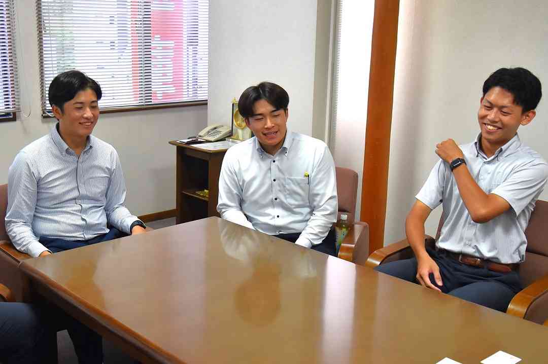 原則、土日祝日は定休日。休日の過ごし方の話題では笑顔がこぼれた。