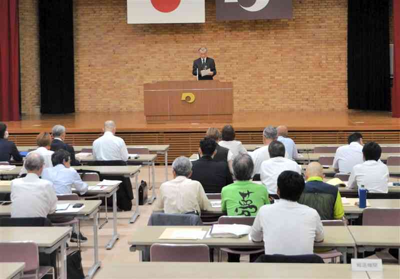 衆院選に出馬の意向を示している12陣営が出席した立候補予定者説明会＝8日、熊本県庁