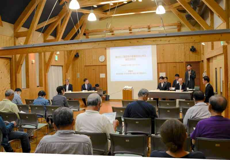 TSMC第1工場南側の新工業団地整備について、菊陽町が開いた住民説明会＝10日、菊陽町