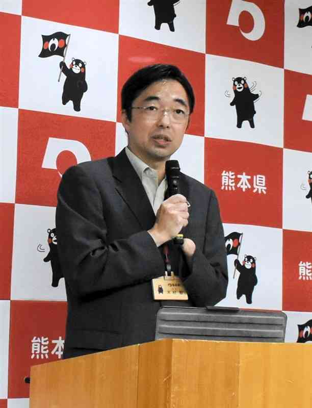 定例記者会見で衆院選の自民党と公明党の候補者に応援メッセージを出した理由を説明する木村敬知事＝23日、県庁