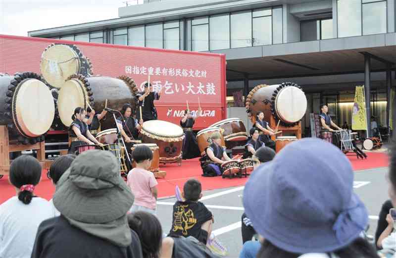 勇壮な音色が響いた「宇土大太鼓フェスティバル」＝10月27日、宇土市