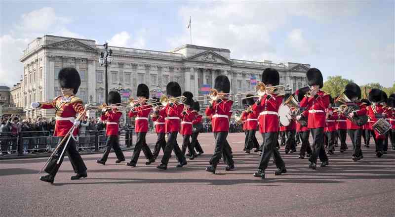 熊本で初公演を開く「英国近衛軍楽隊」