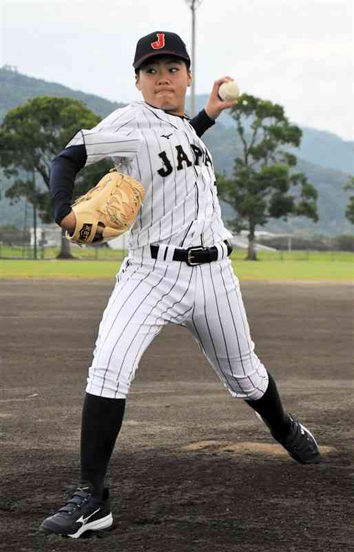 12歳以下の野球日本代表に選ばれた福田周吾さん＝8日、益城町民グラウンド