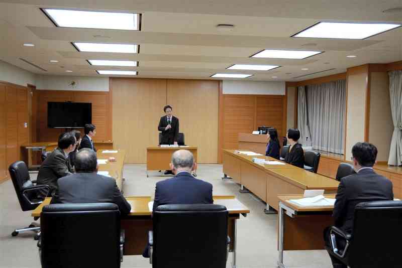 熊本県立学校で発生したいじめ重大事態の調査を始めた県教育委員会の第三者委員会＝21日、県庁