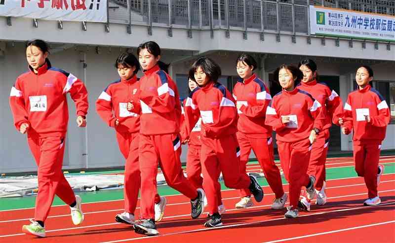 本番に向けて最終調整する大矢野の選手たち＝あましんスタジアム