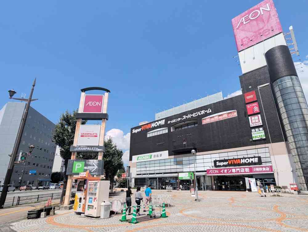 2025年2月末で閉店するイオン熊本中央店などが入る施設＝9月、熊本市