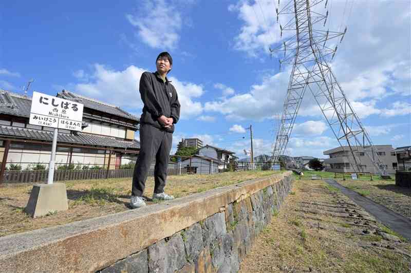 三池炭鉱専用鉄道の西原駅跡。ホームや枕木などが残っている＝荒尾市