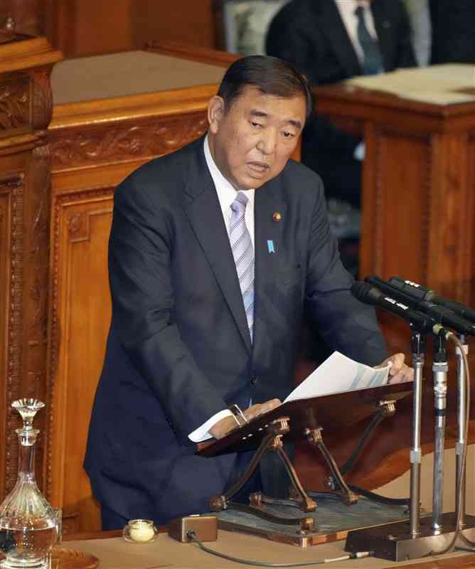 参院本会議の代表質問で答弁する石破首相＝4日