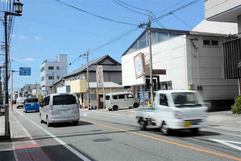 商業地の基準地価の上昇率が「全国一」となった大津町の商店街＝2024年9月