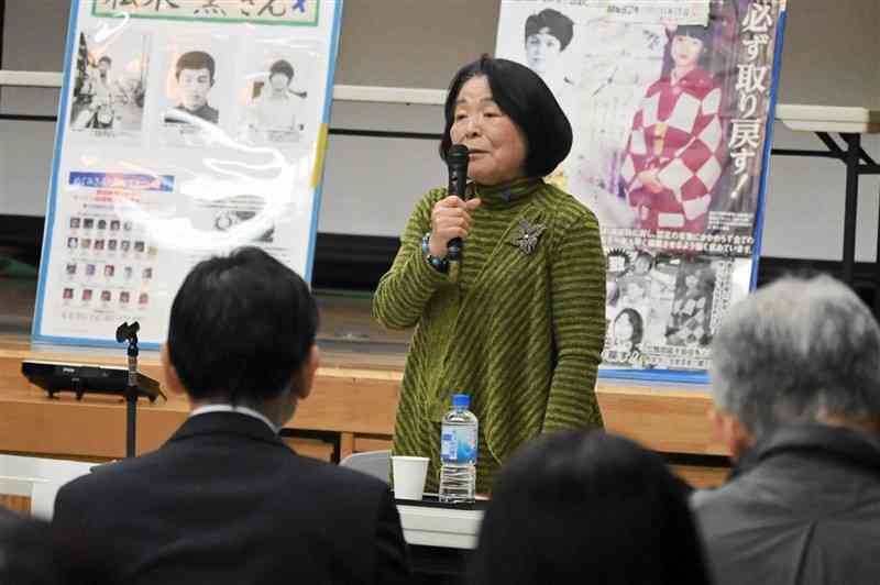 拉致被害者の早期帰国を訴える平野フミ子さん＝18日、山鹿市