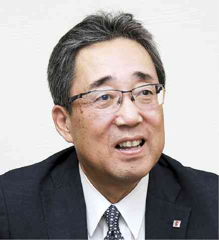 代表取締役社長　遠山靖氏