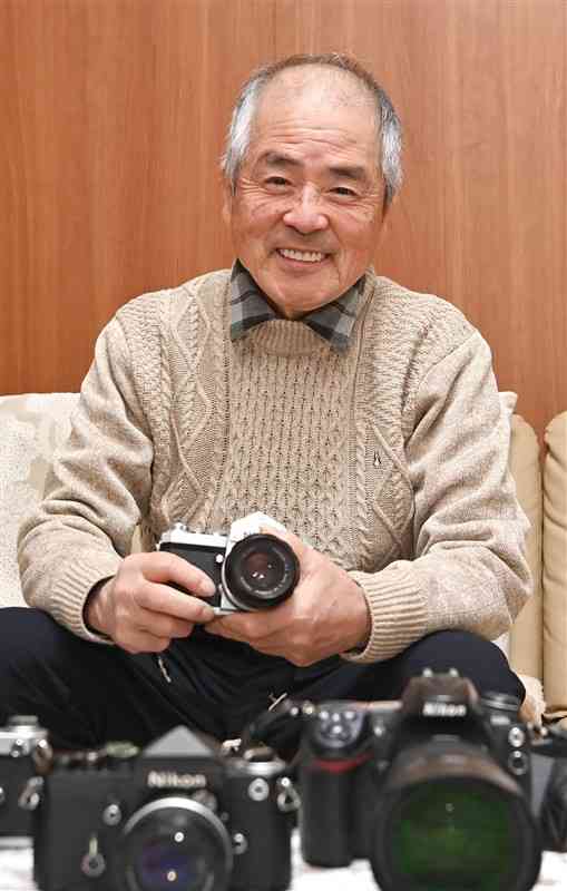 2024年の熊日フォト・サークル月例写真コンテスト年間最優秀賞に輝いた岡田孝一さん＝熊本市南区（石本智）