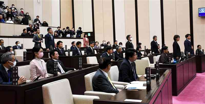 熊本市役所本庁舎の移転建て替えへの賛否を問う住民投票の条例案を否決した市議会臨時会の本会議＝17日、市議会棟（上村彩綾）