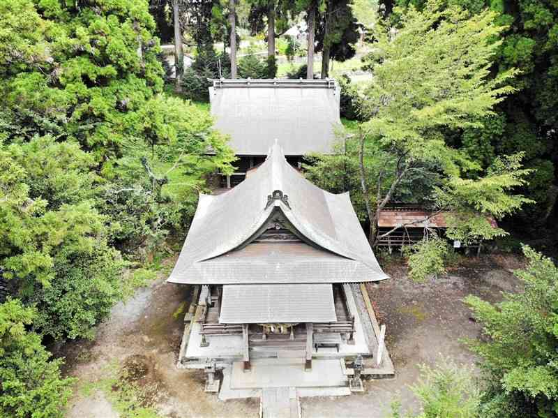 「国造神社　神殿・拝殿」（阿蘇市教育委員会撮影）