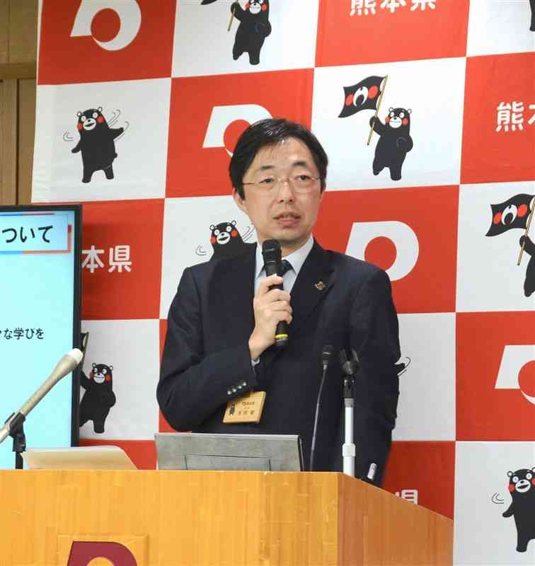 定例記者会見で、2025年度の熊本県当初予算の概要を発表する木村敬知事＝6日、県庁