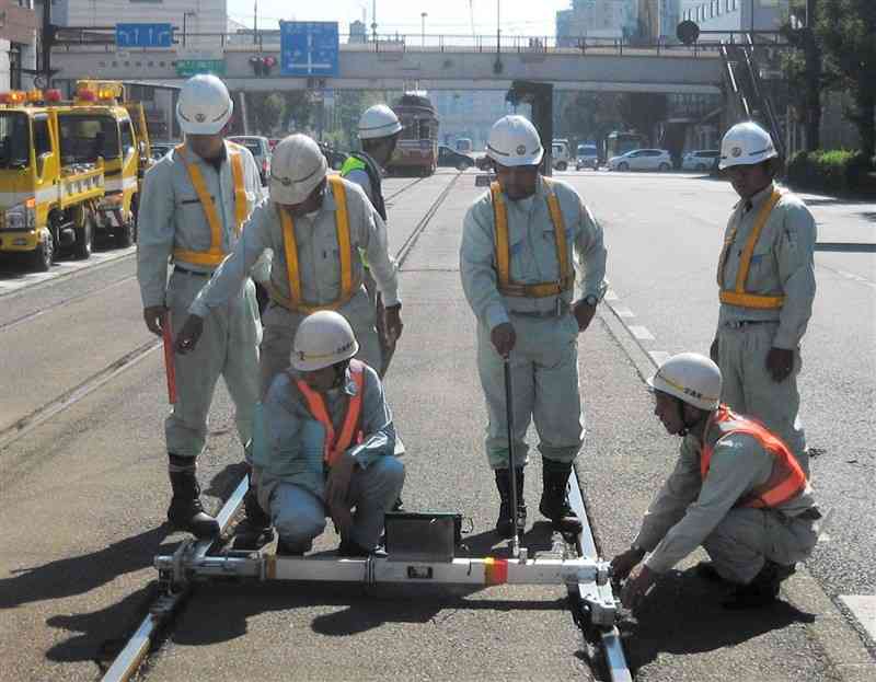 熊本市交通局が導入予定の軌道検測機と同種の機器（市交通局提供）