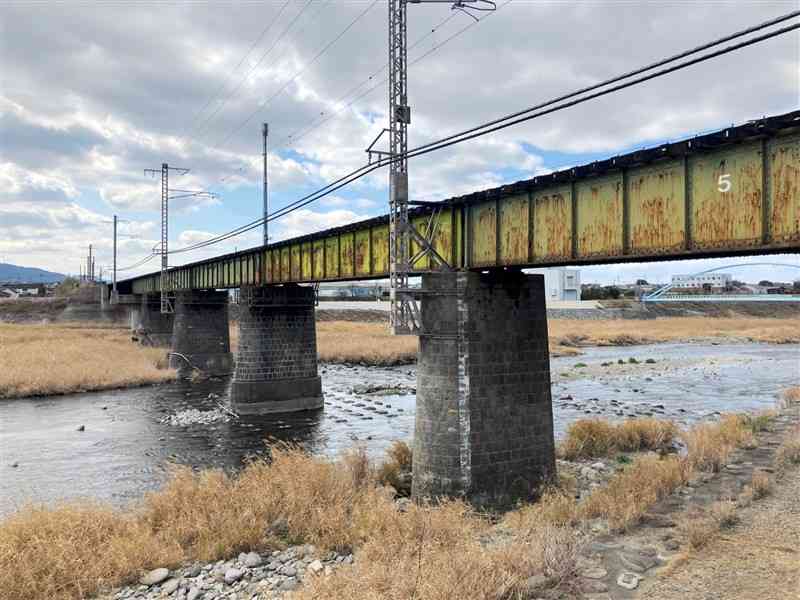 築100年以上が経過している肥薩おれんじ鉄道の広瀬川橋りょう＝19日、鹿児島県出水市