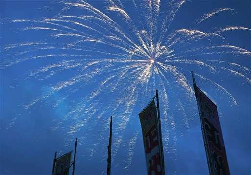 正代関の勝利 花火で祝って６年目 通算千発 夜空を飾る 宇土市 熊本日日新聞社